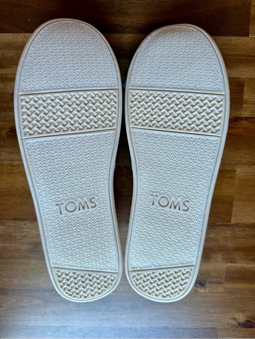 TOMS Girls Bimini Colorful Blue Pink Yellow Slip On Canvas Shoes Size 6 NWT